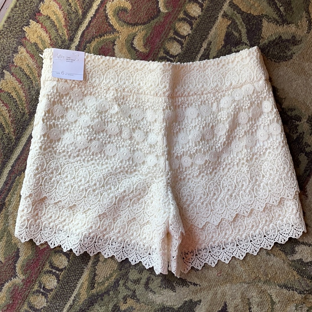 NWT LOFT LACE SHORT, SIZE 6 - Picture 3 of 7